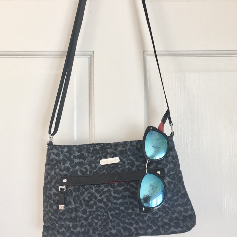 Crossbody small pouch bag